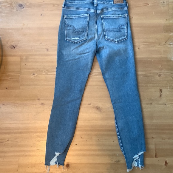 American Eagle- High Rise- Distressed Jeans - Picture 6 of 6